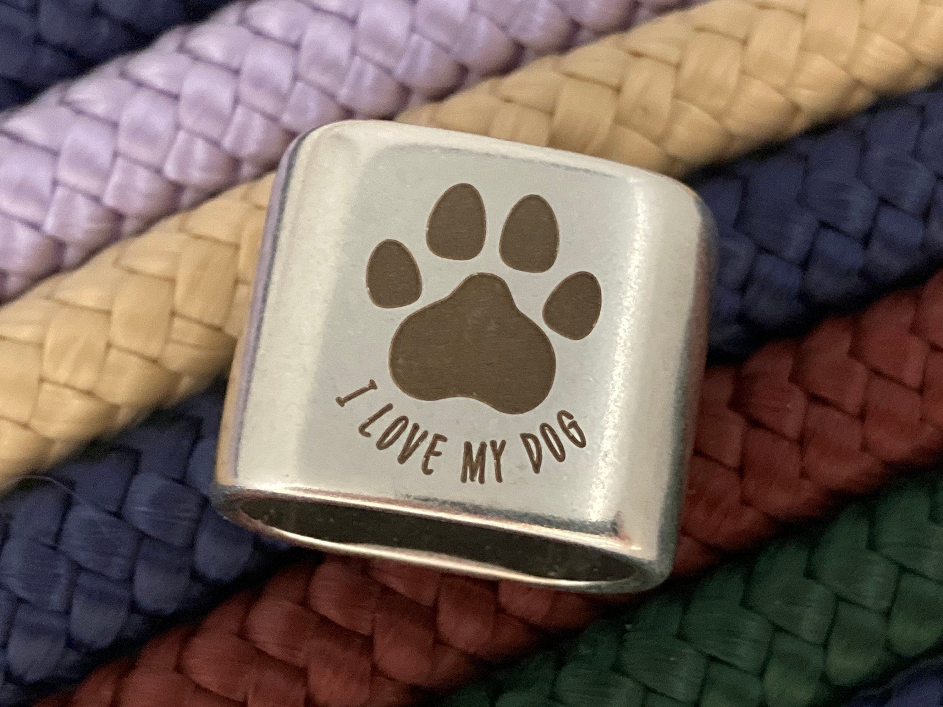 Schlüsselanhänger aus Segelseil mit versilbertem Zwischenstück mit Gravur "I love my dog" in Wunschfarbe ganz individuell