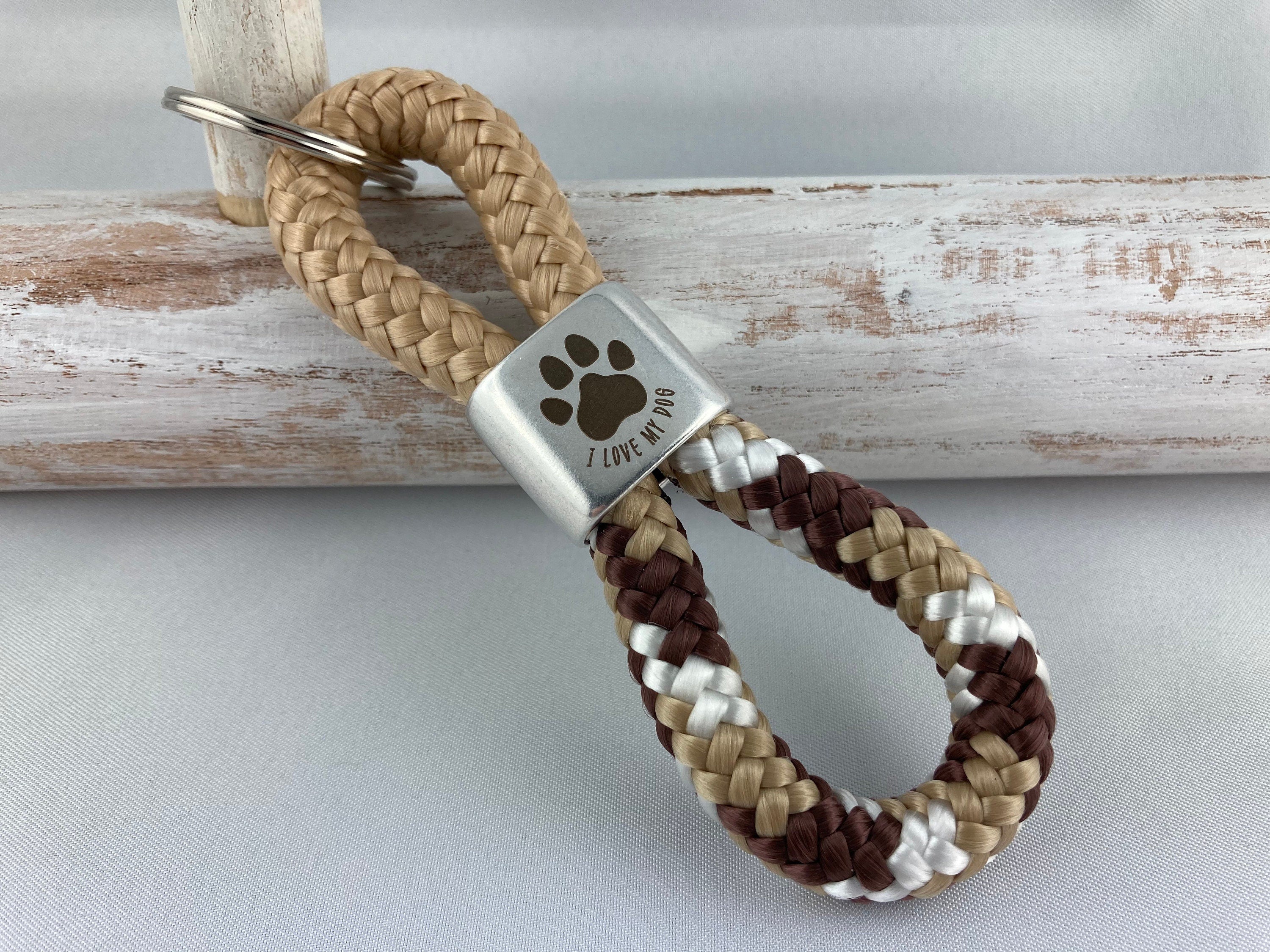 Schlüsselanhänger aus Segelseil mit versilbertem Zwischenstück mit Gravur "I love my dog" in Wunschfarbe ganz individuell