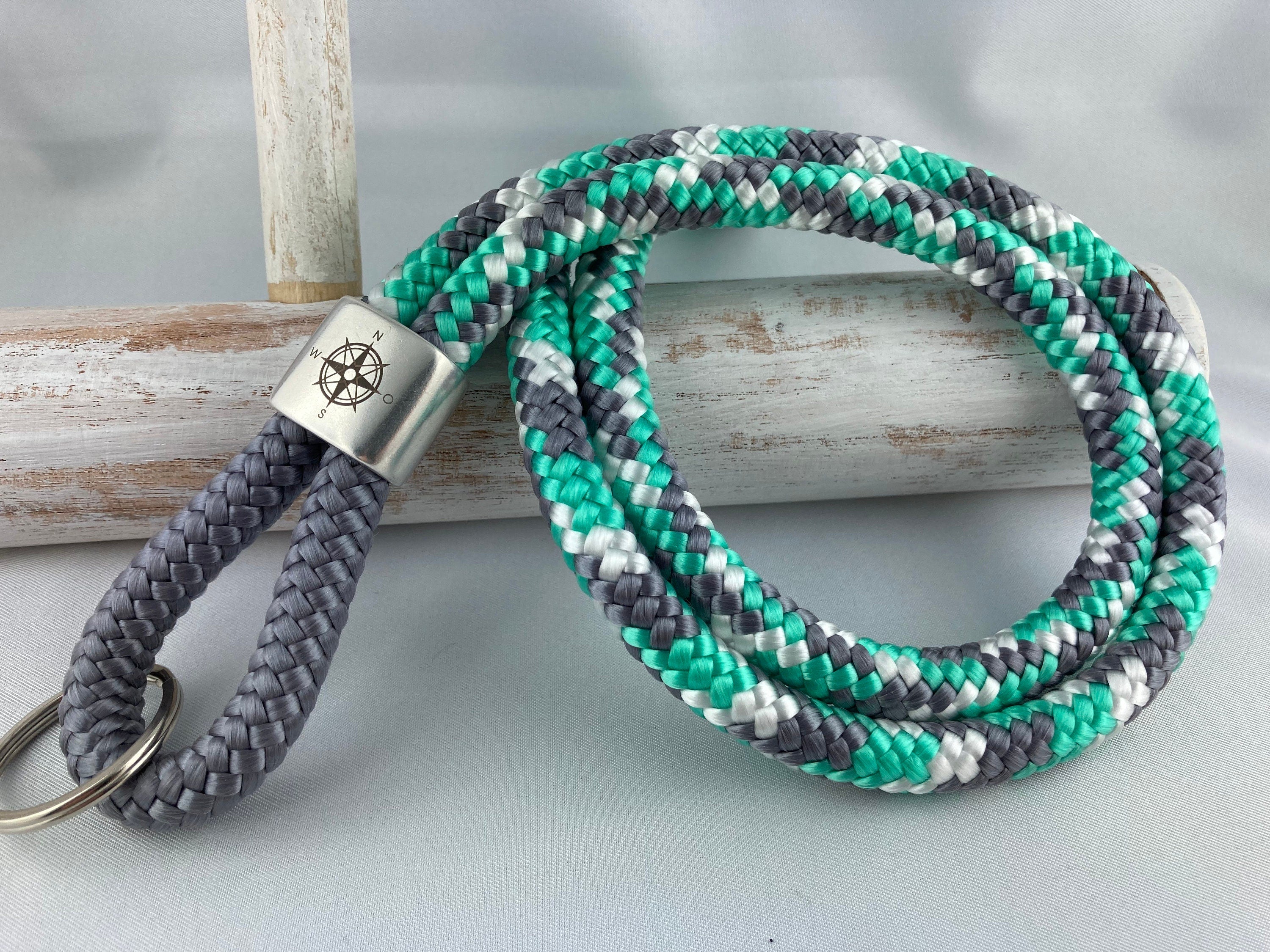 Schlüsselband aus Segelseil mit versilbertem Zwischenstück mit Gravur "Kompassrose", grau/ minze-grau-weiß