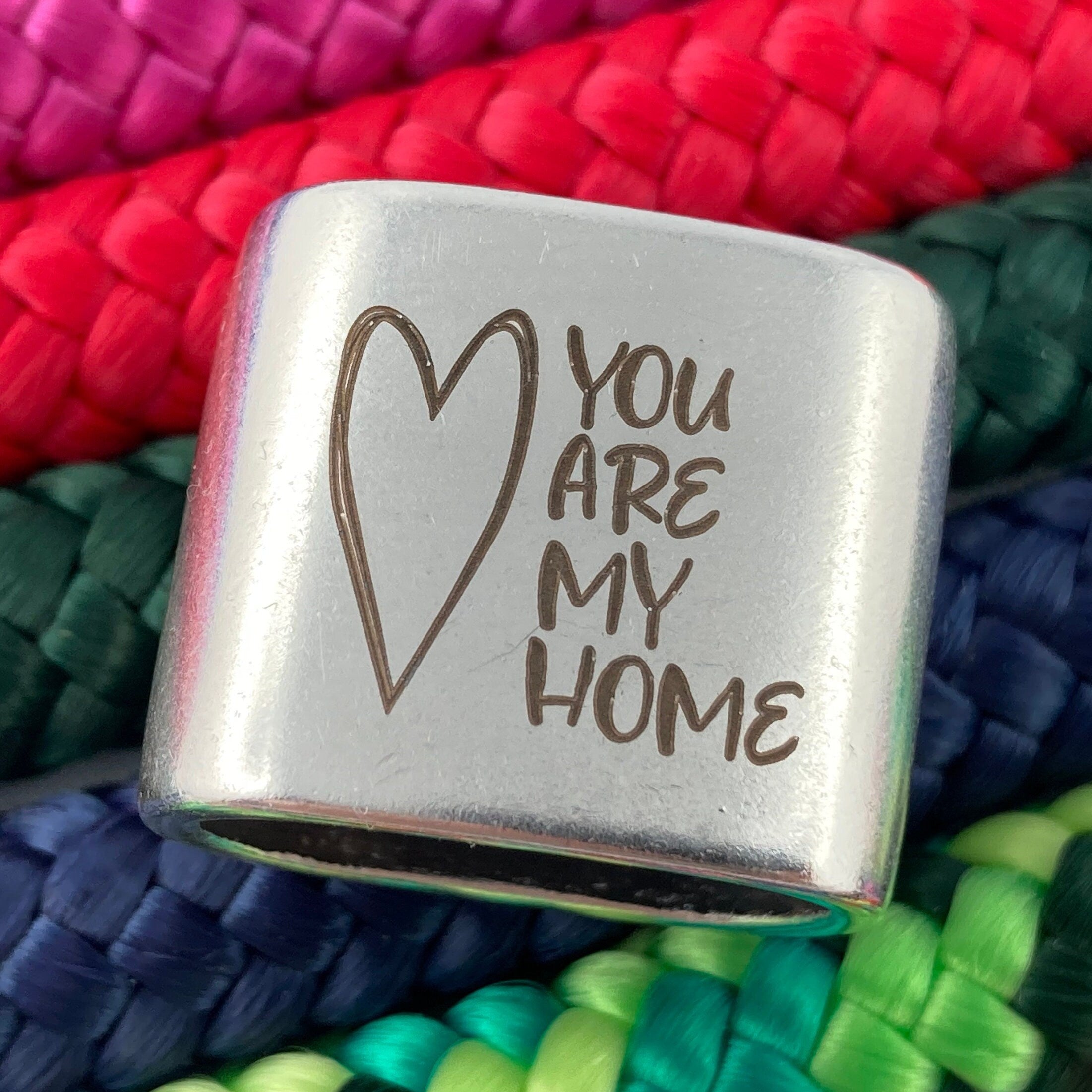 Schlüsselanhänger aus Segelseil mit versilbertem Zwischenstück mit Gravur "you are my home" in Wunschfarbe ganz individuell