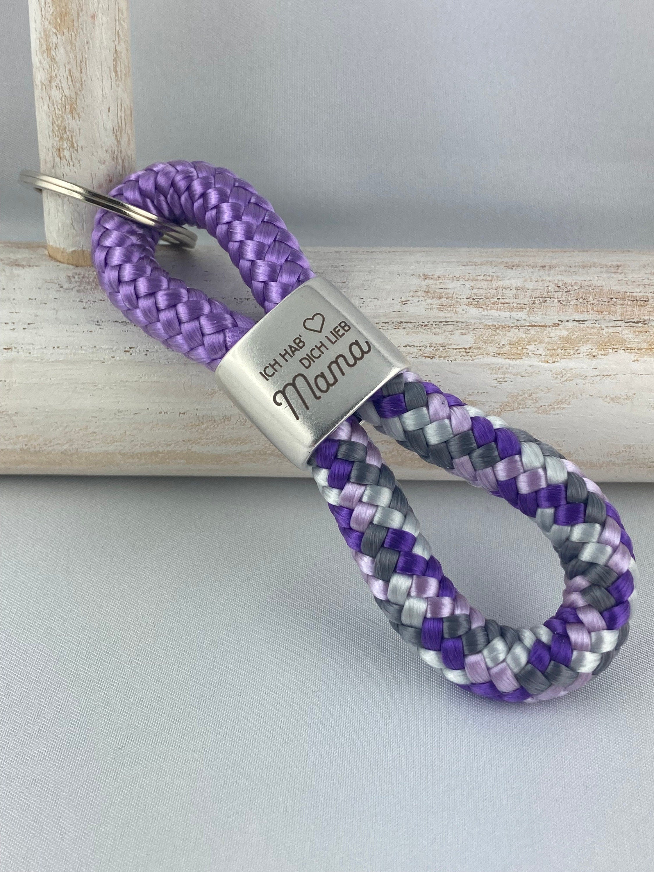 Schlüsselanhänger aus Segelseil mit versilbertem Zwischenstück mit Gravur "Ich hab dich lieb Mama", lavendel/ lila-grau-mix