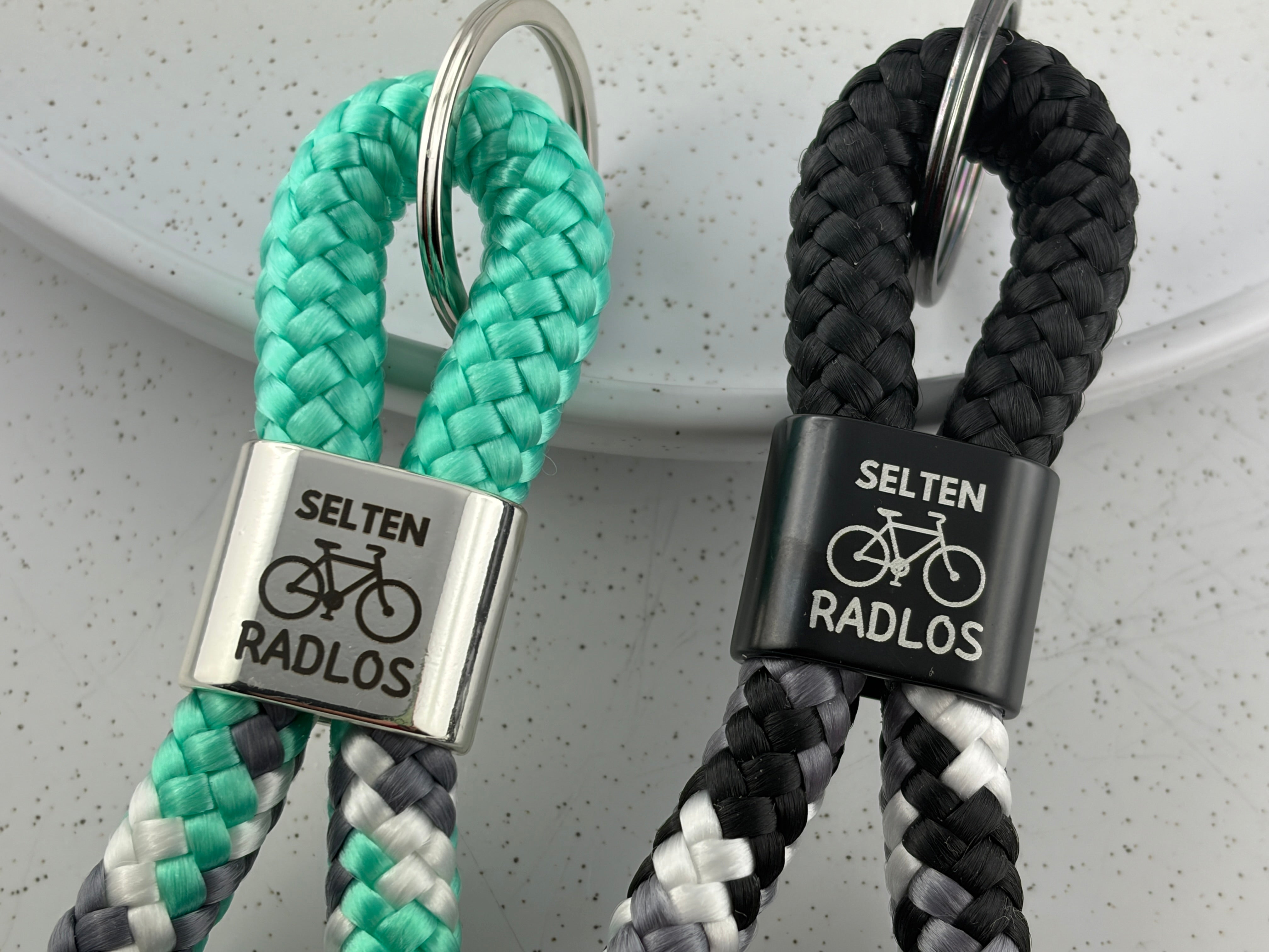 Selten Radlos - Schlüsselanhänger aus Segelseil | Handgefertigtes Geschenk für Fahrradfans