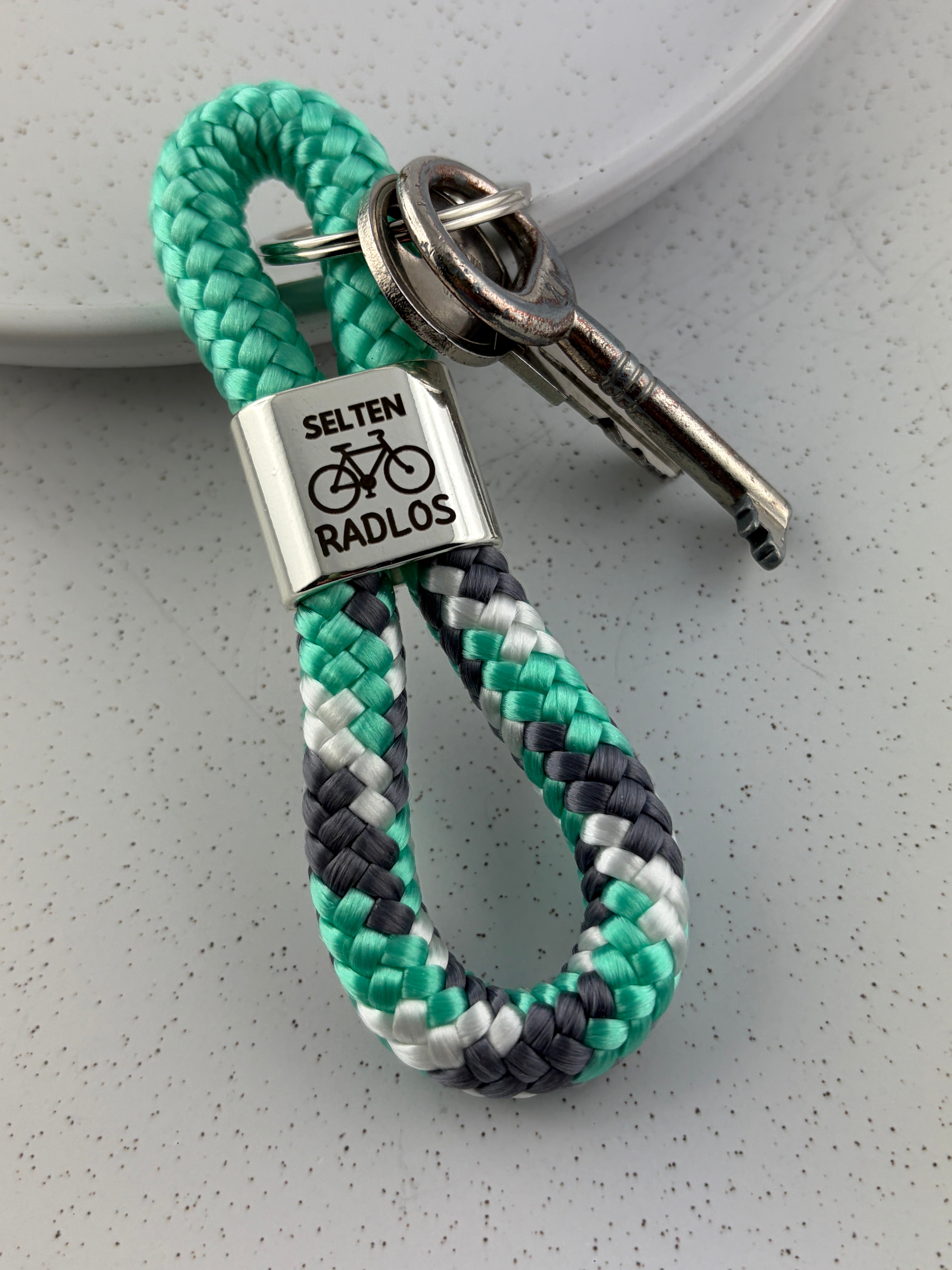 Selten Radlos - Schlüsselanhänger aus Segelseil | Handgefertigtes Geschenk für Fahrradfans