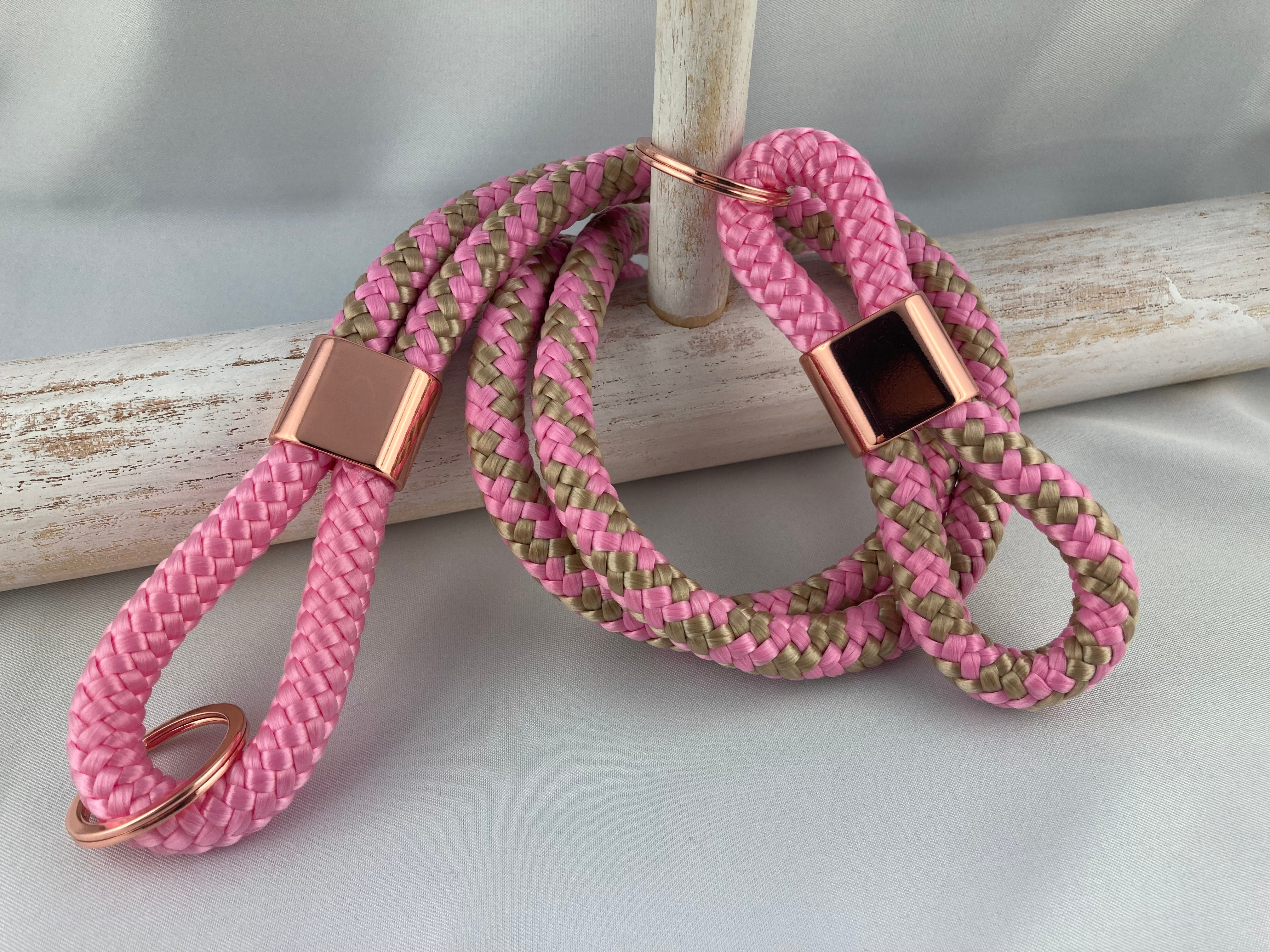 Set Schlüsselband und Schlüsselanhänger aus Segelseil mit Zwischenstück roségoldfarben, rosa/ rosa-beige