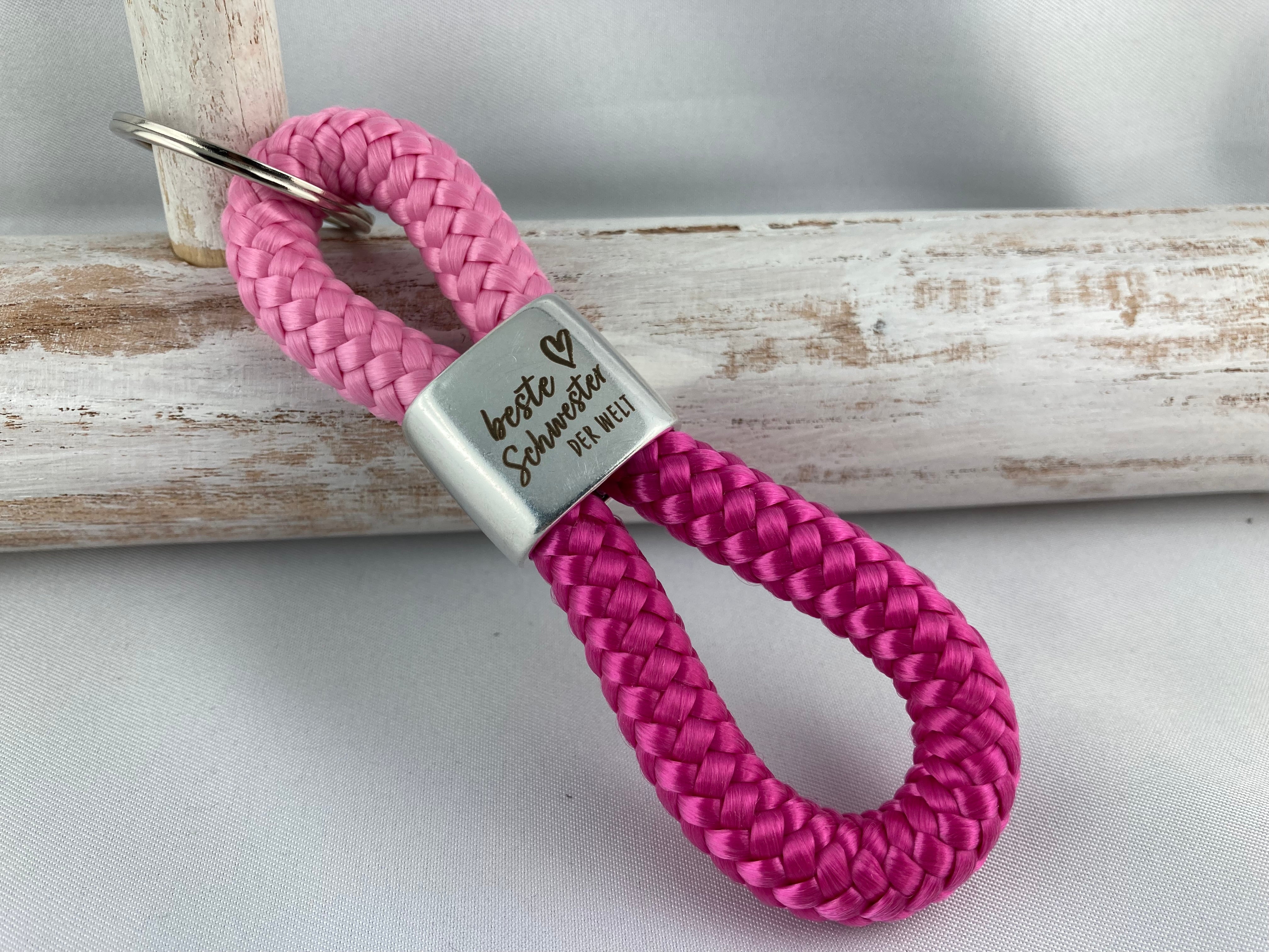 Schlüsselanhänger aus Segelseil mit Gravur "Beste Schwester der Welt" - rosa/ fuchsia