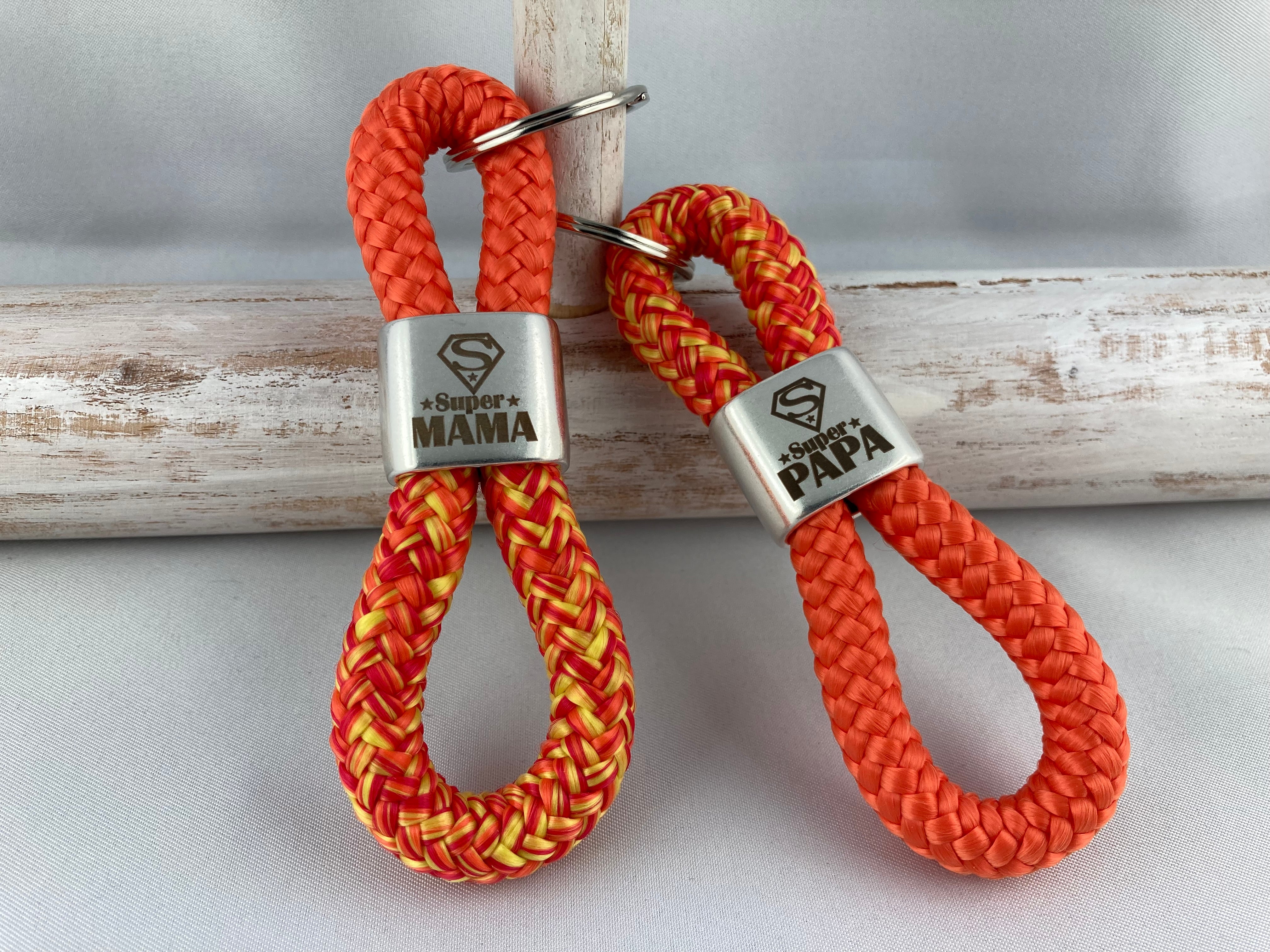Set Schlüsselanhänger mit Gravur "Super Mama und Super Papa" - Handgefertigt in den Farben summerbomb und orange