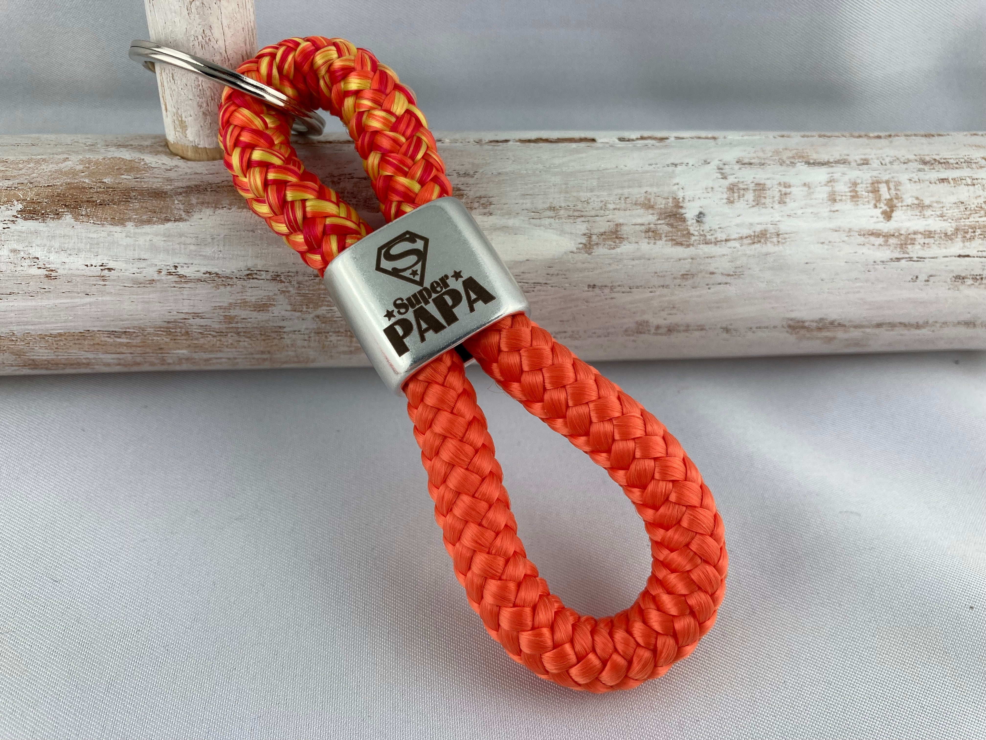 Set Schlüsselanhänger mit Gravur "Super Mama und Super Papa" - Handgefertigt in den Farben summerbomb und orange