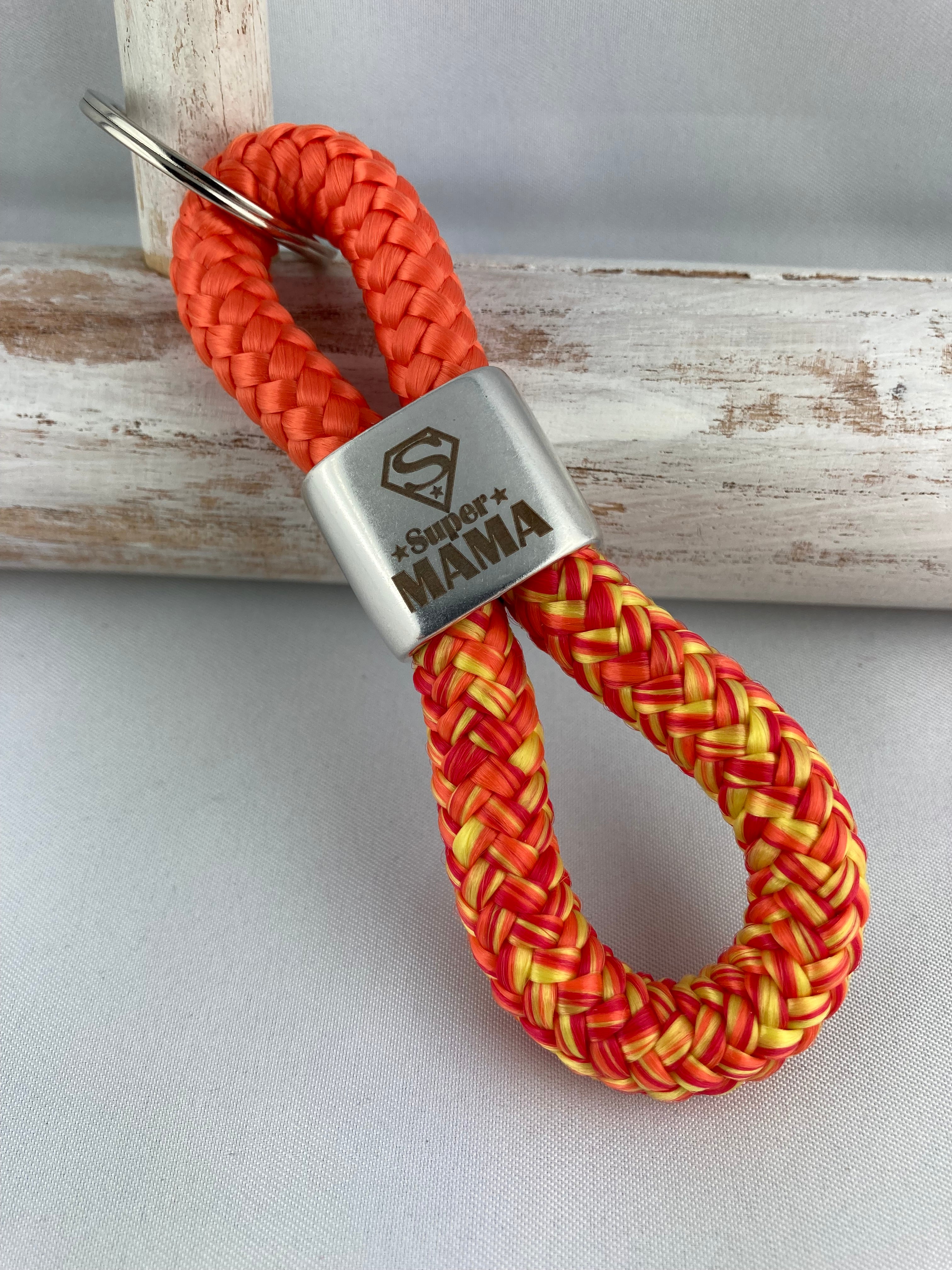 Set Schlüsselanhänger mit Gravur "Super Mama und Super Papa" - Handgefertigt in den Farben summerbomb und orange