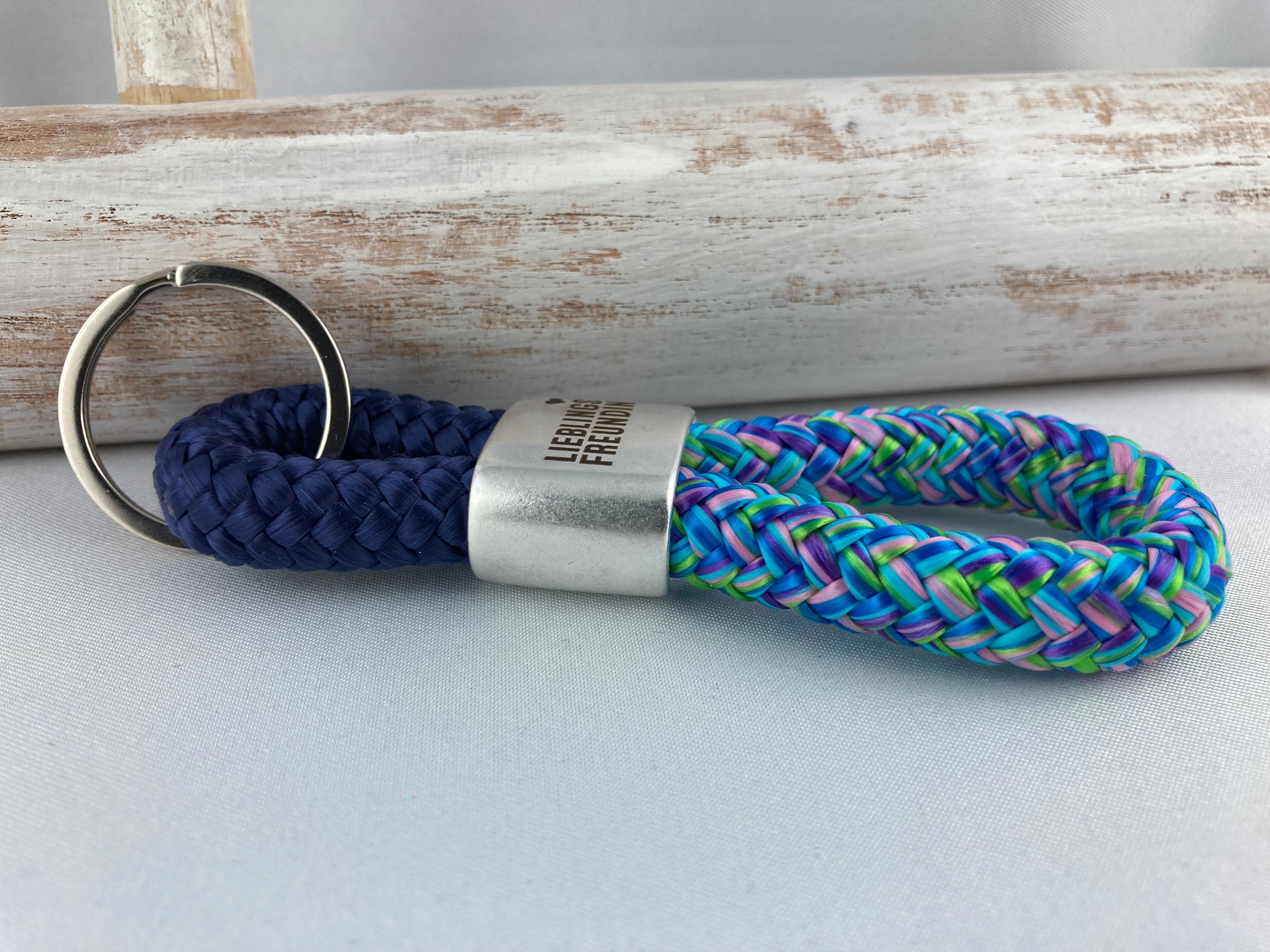 Schlüsselanhänger aus Segelseil "Lieblingsfreundin" handgefertigt und mit Herz, dunkelblau/ mermaid