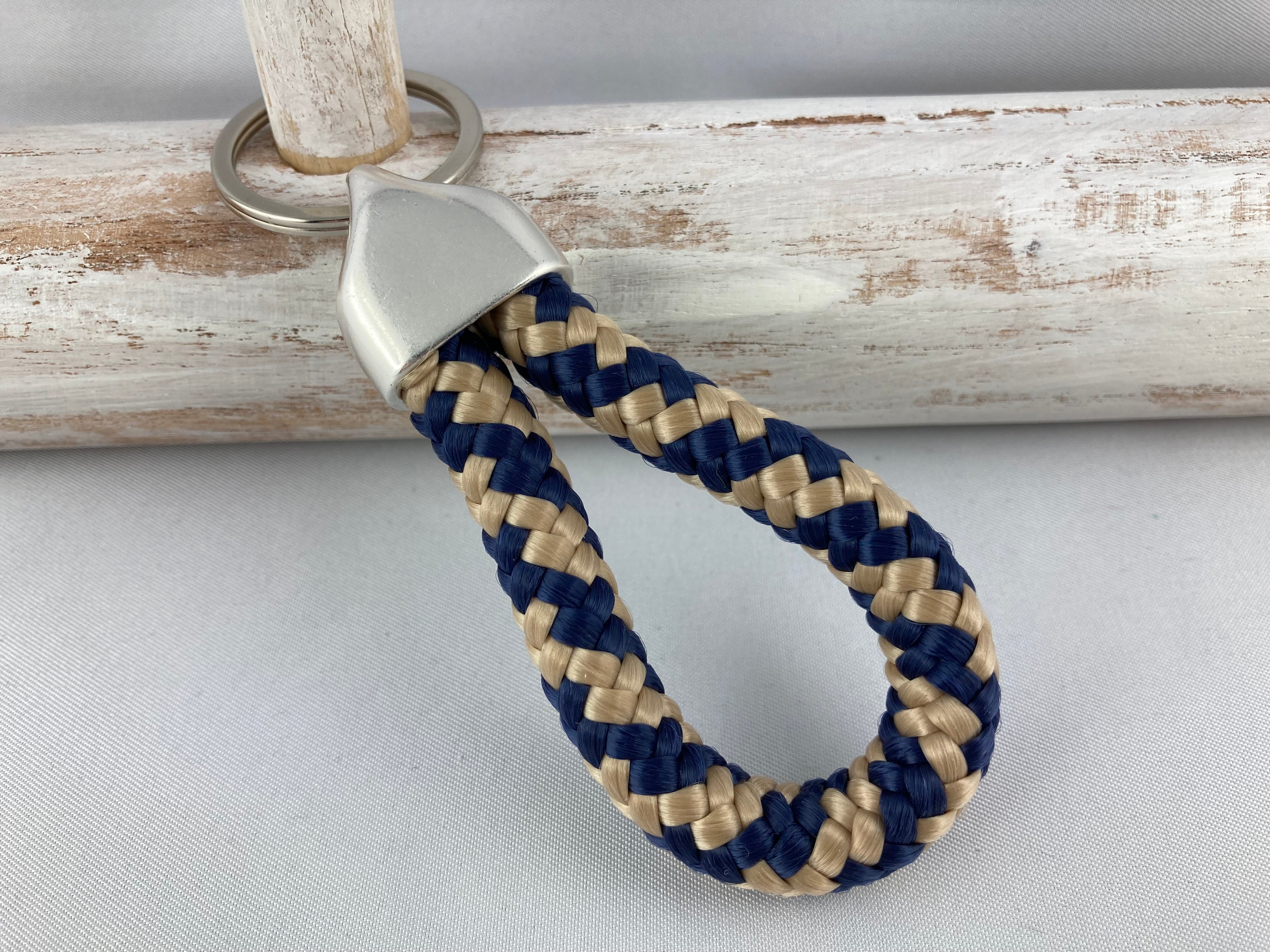 Schlüsselanhänger aus Segelseil mit Gravur "der Berg ruft ..." - Farbe wählbar