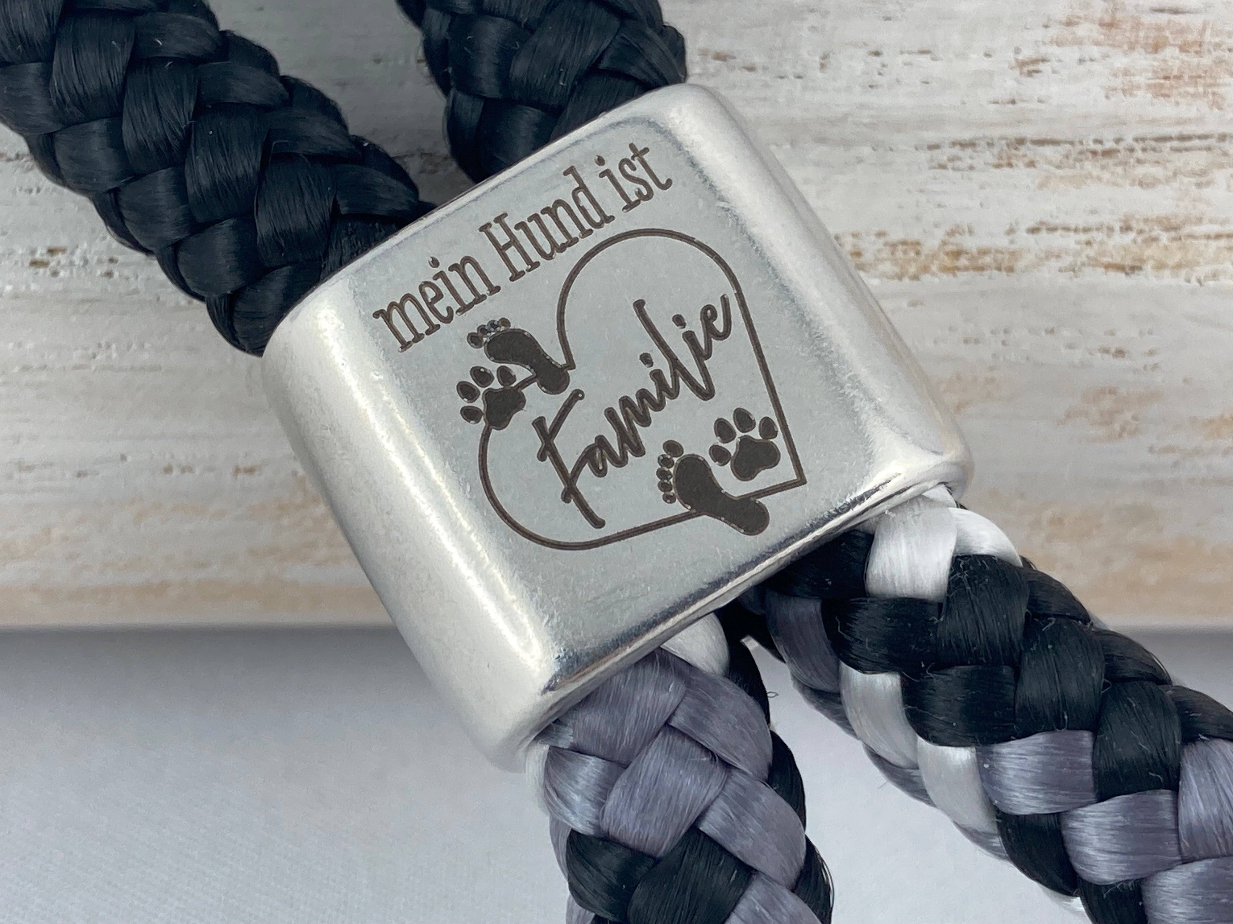 Schlüsselanhänger "mein Hund ist Familie" - schwarz/ schwarz-weiß-grau - Segelseil handgefertigt
