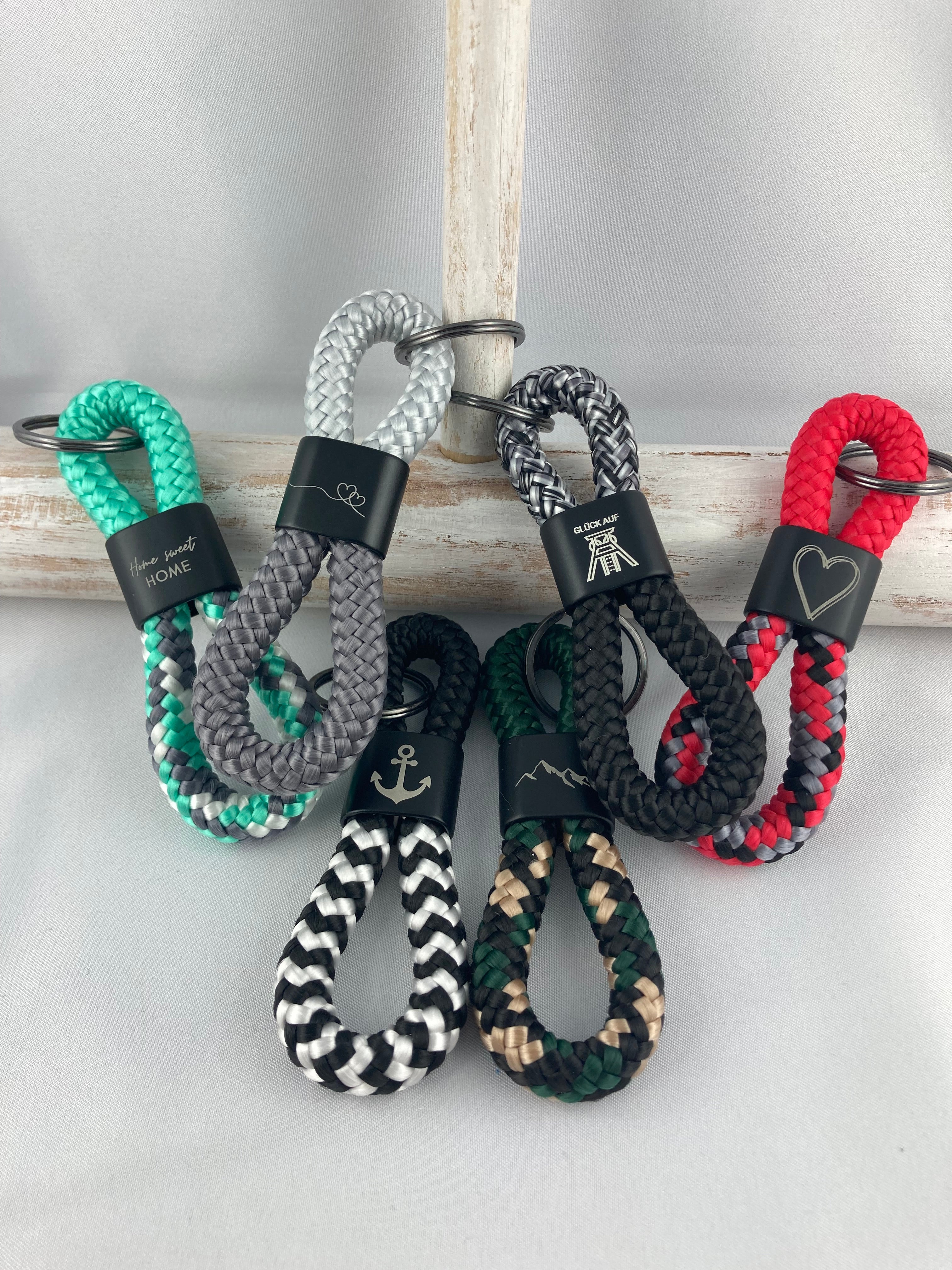 Schlüsselanhänger aus Segelseil mit schwarzem, gravierten Zwischenstück -frei kombinierbar
