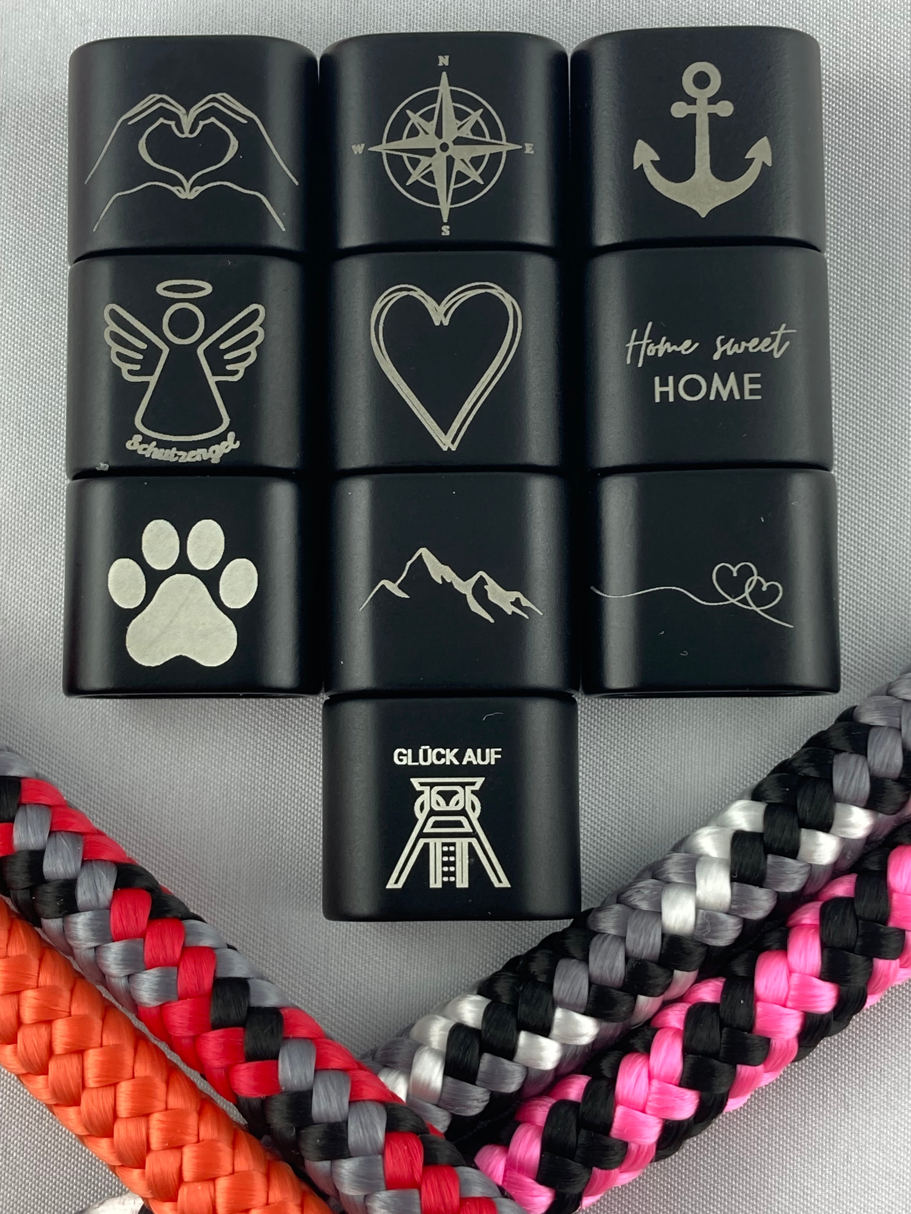 Schlüsselanhänger aus Segelseil mit schwarzem, gravierten Zwischenstück -frei kombinierbar