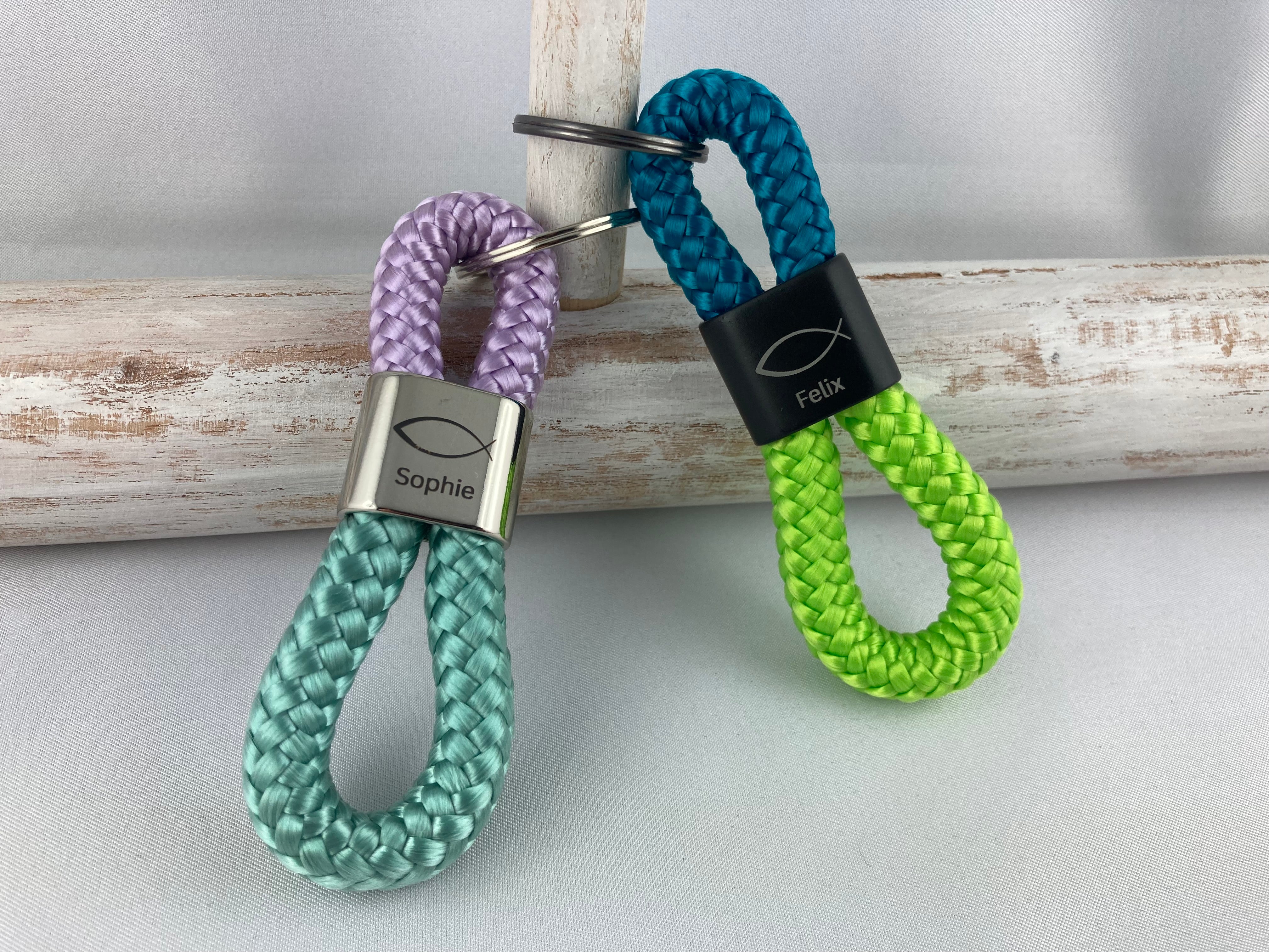 Personalisierter Schlüsselanhänger zur Kommunion und Konfirmation, Fisch-Symbol