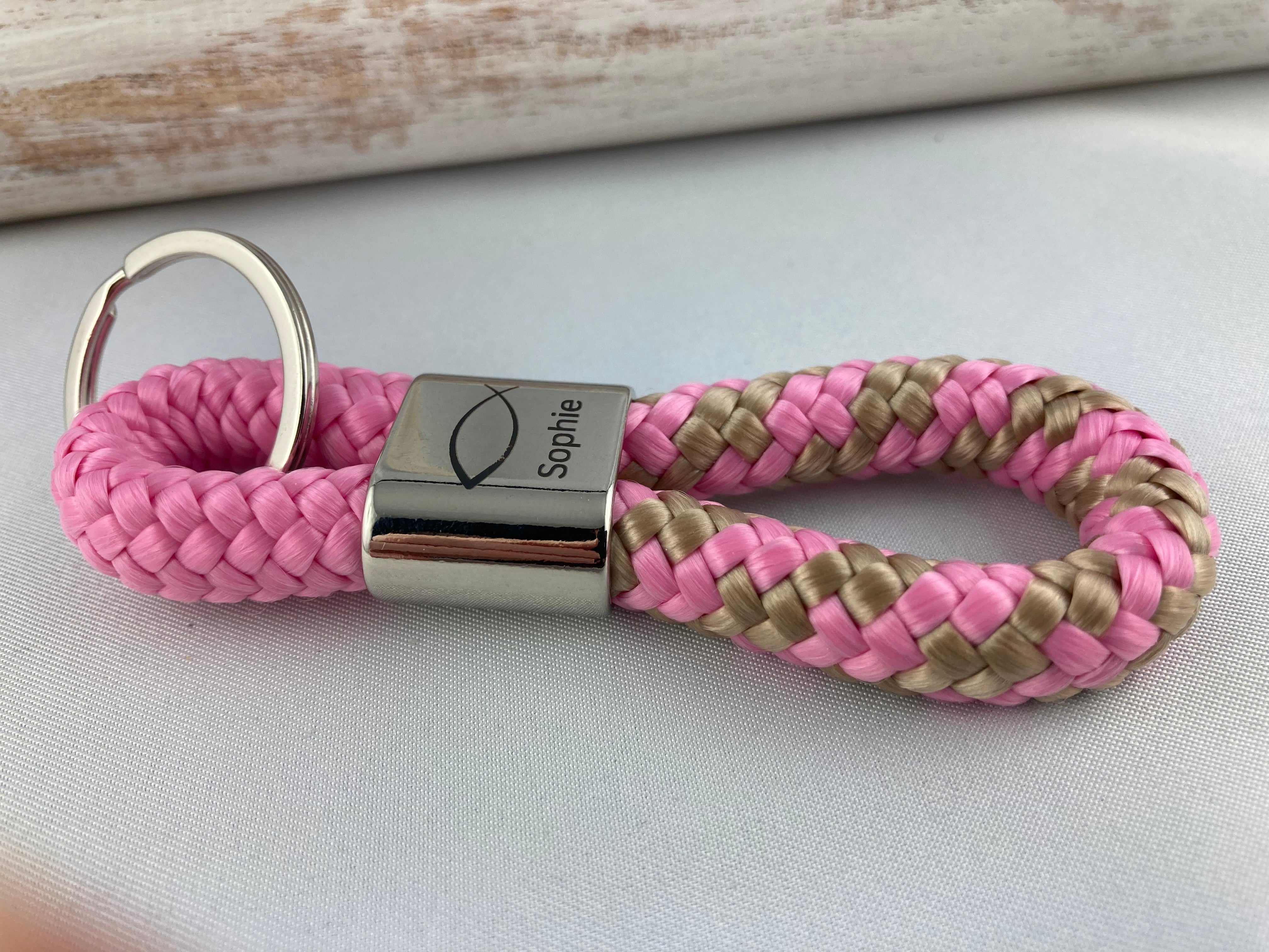 Personalisierter Schlüsselanhänger zur Kommunion und Konfirmation, Fisch-Symbol