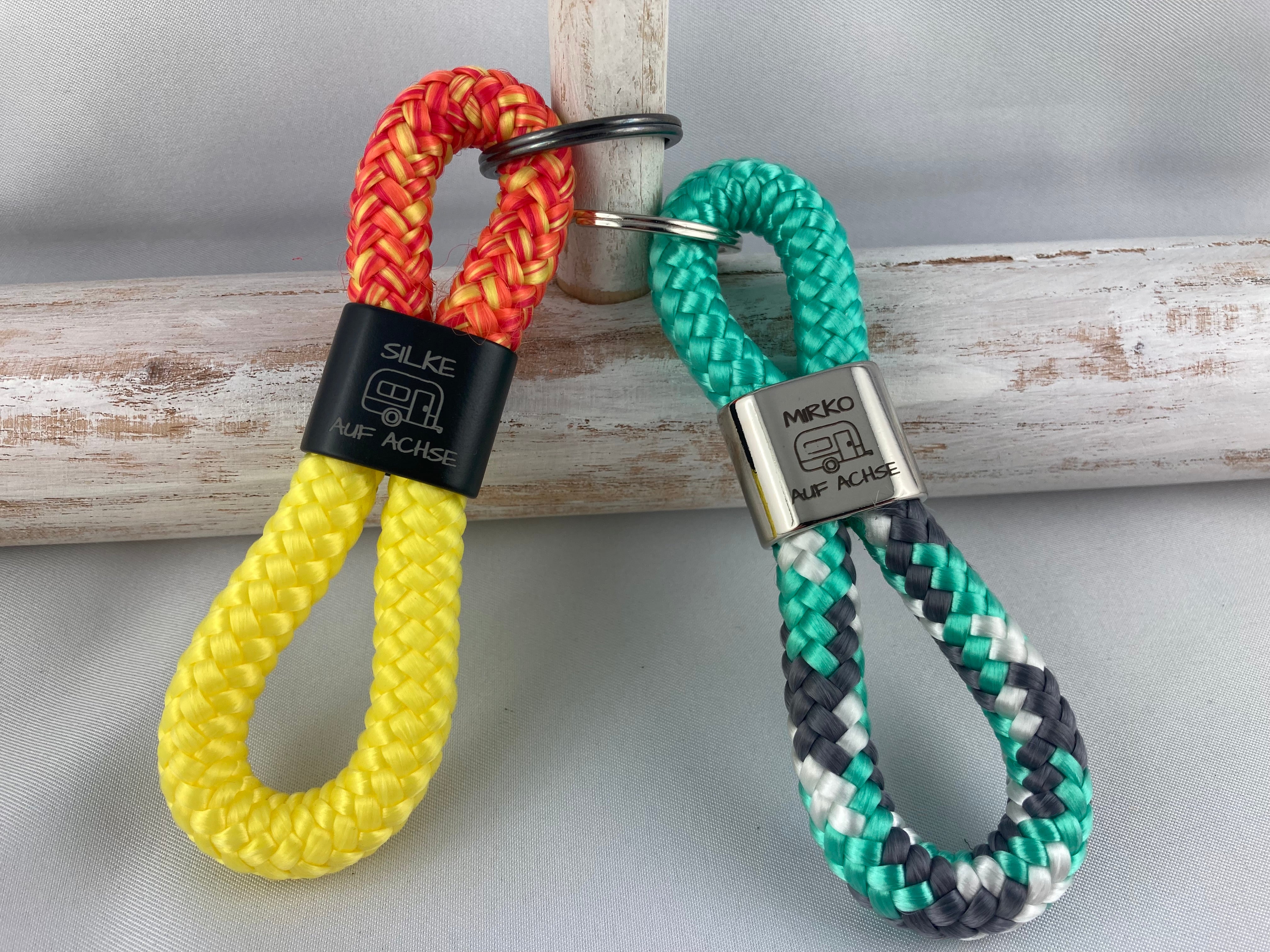 Personalisierter Wohnwagen-Schlüsselanhänger aus Segelseil - mit Namen graviert