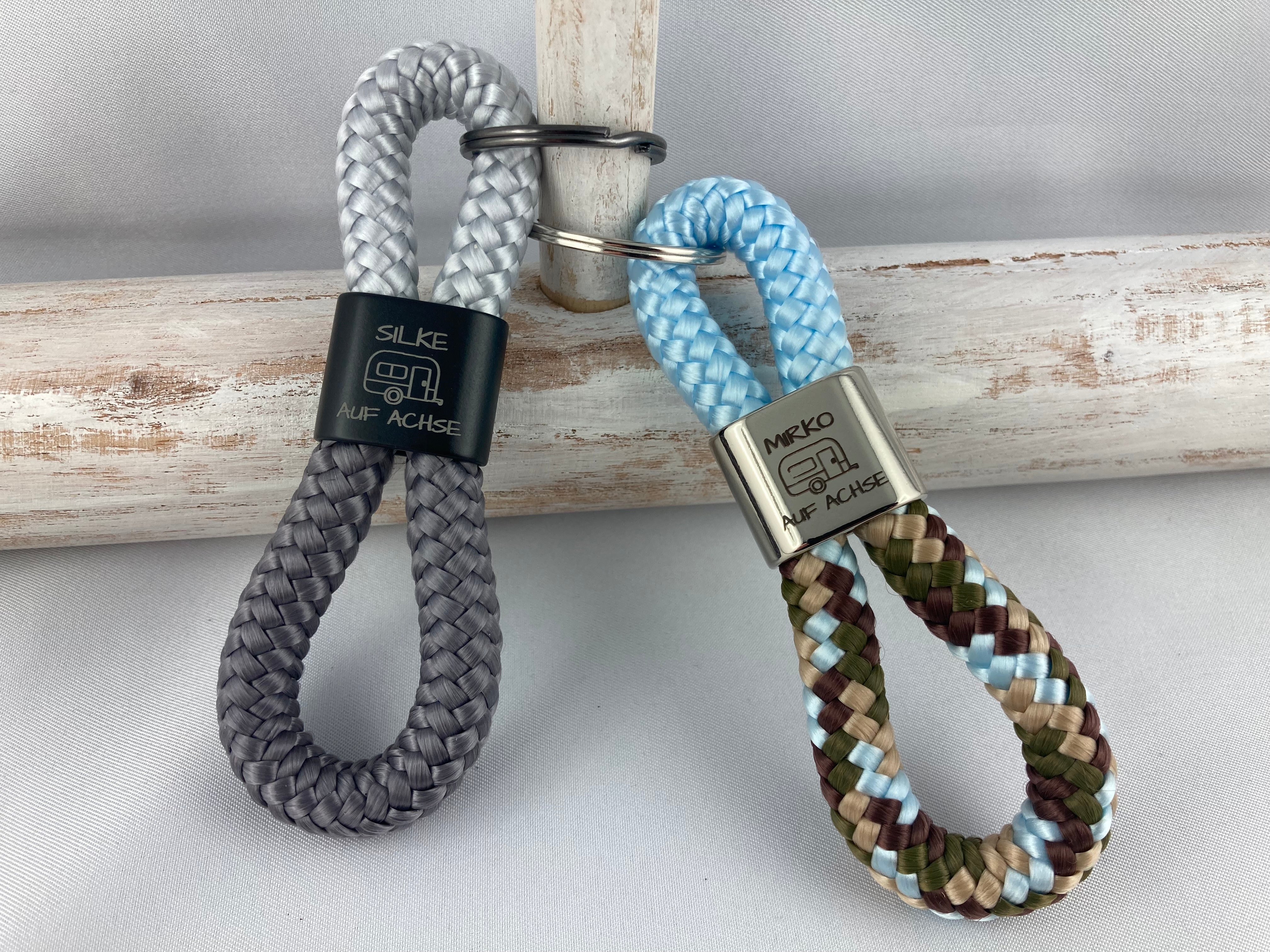 Personalisierter Wohnwagen-Schlüsselanhänger aus Segelseil - mit Namen graviert