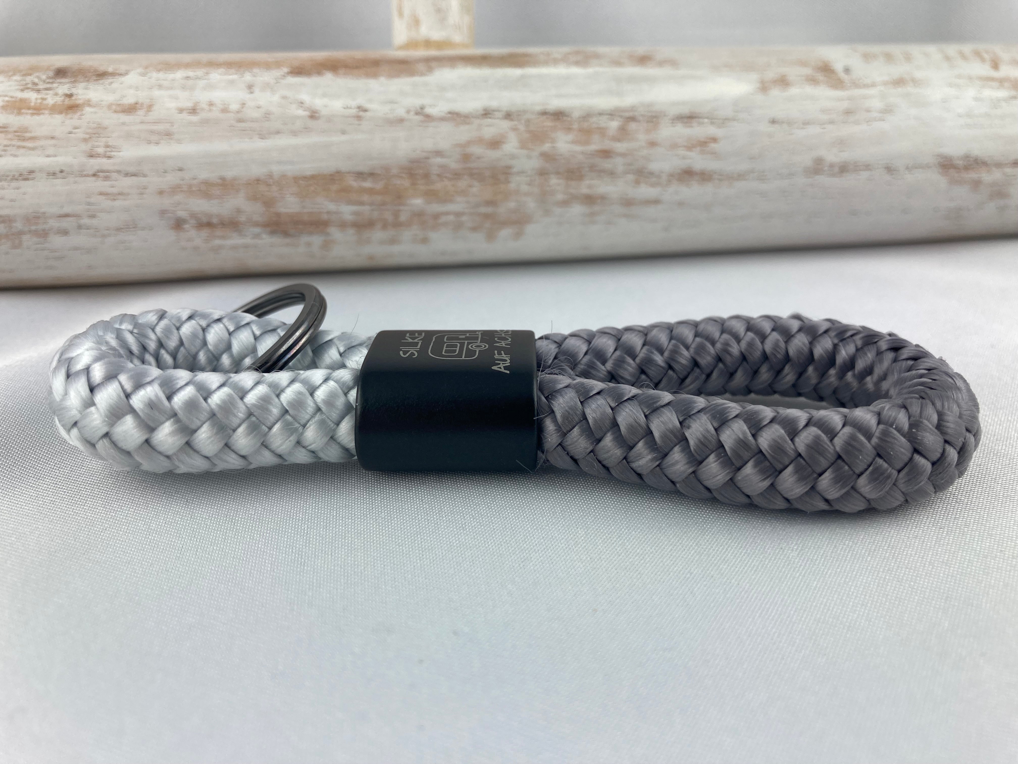 Personalisierter Wohnwagen-Schlüsselanhänger aus Segelseil - mit Namen graviert