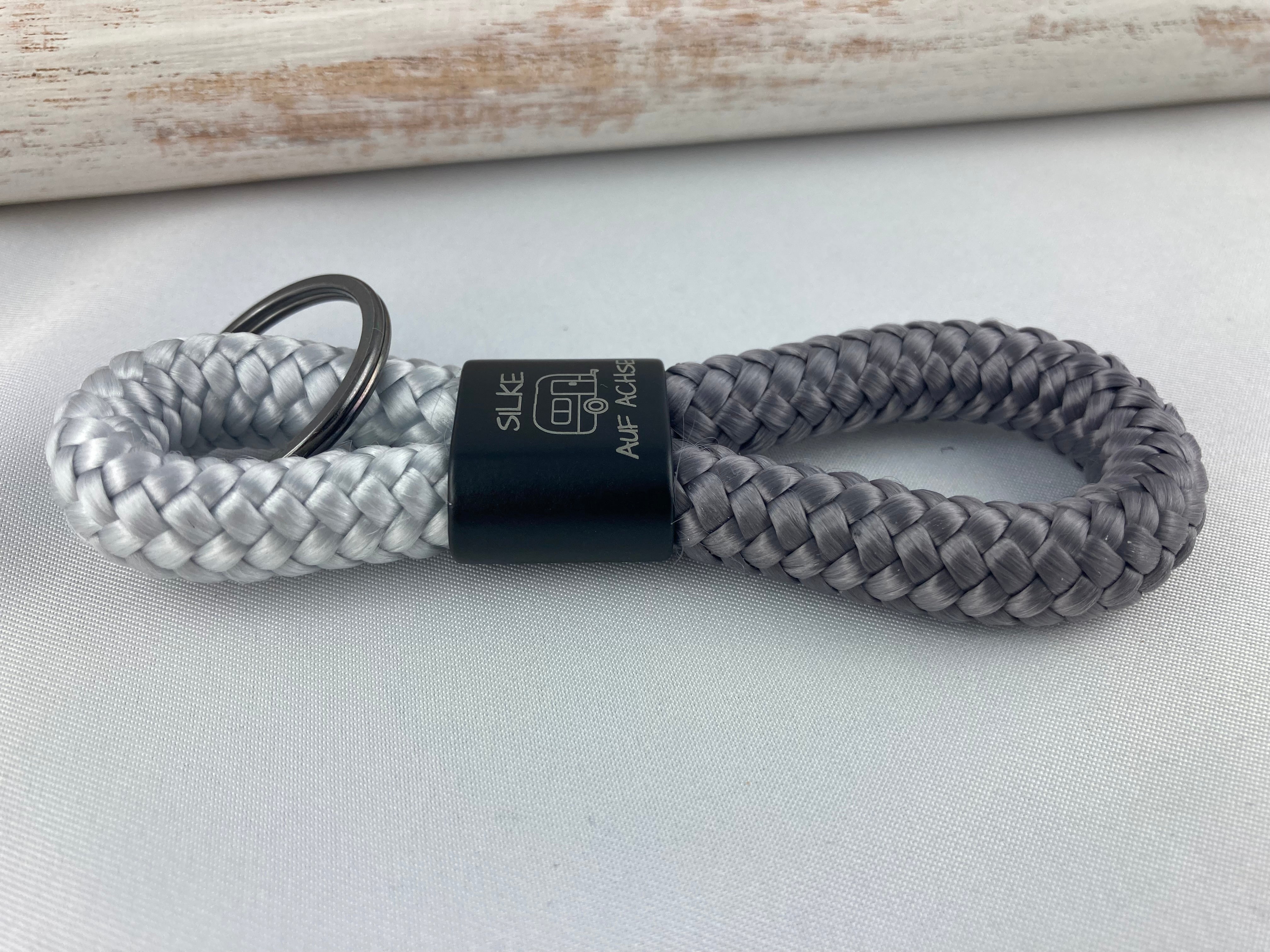 Personalisierter Wohnwagen-Schlüsselanhänger aus Segelseil - mit Namen graviert