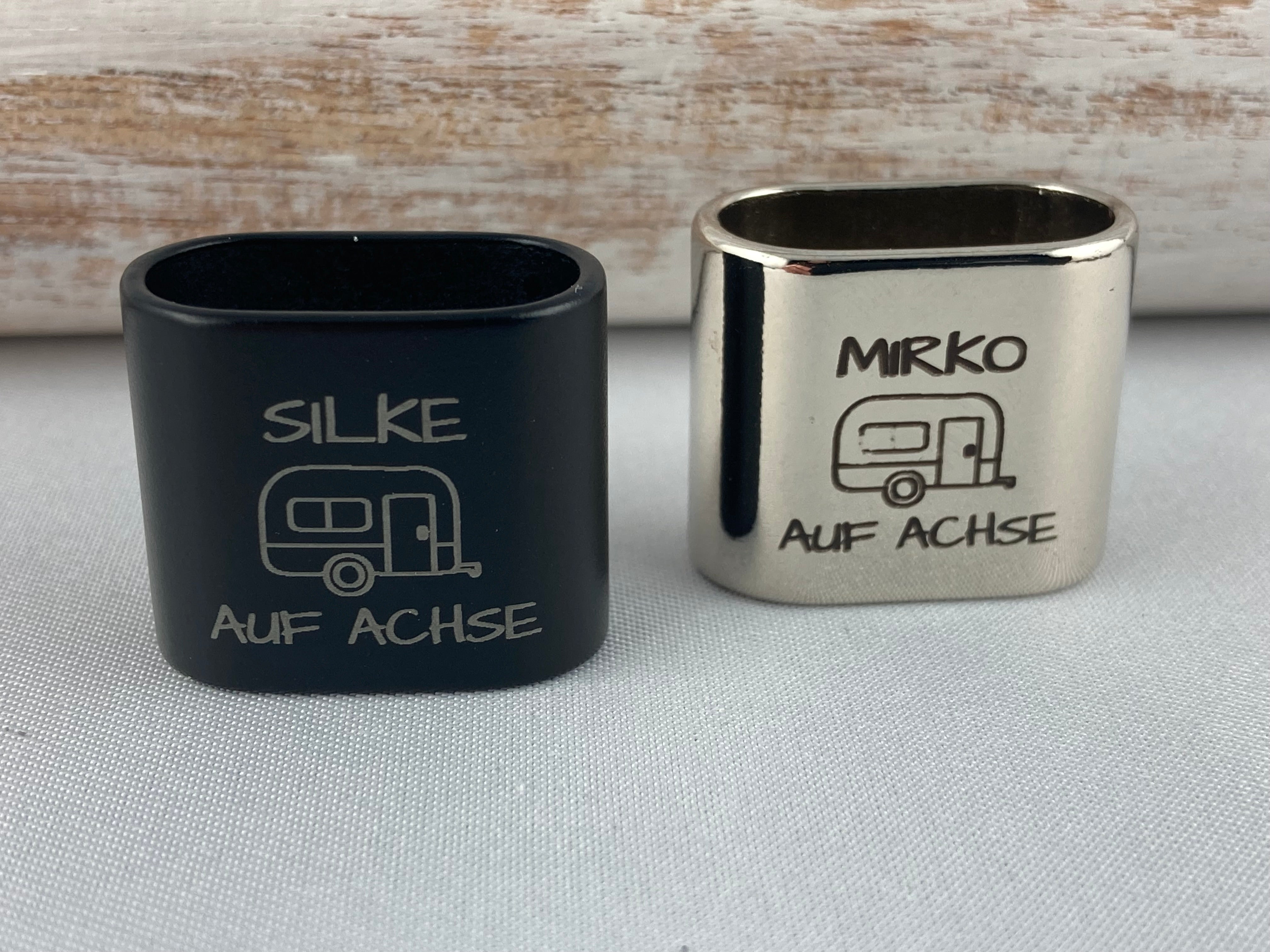 Personalisierter Wohnwagen-Schlüsselanhänger aus Segelseil - mit Namen graviert