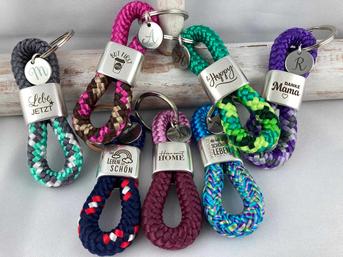 Mini-Schlüsselanhänger aus Segelseil bunt - mit Gravur und Buchstabenanhänger |Geschenk für Freunde, Familie, Leher:innen, Kolleg:innen