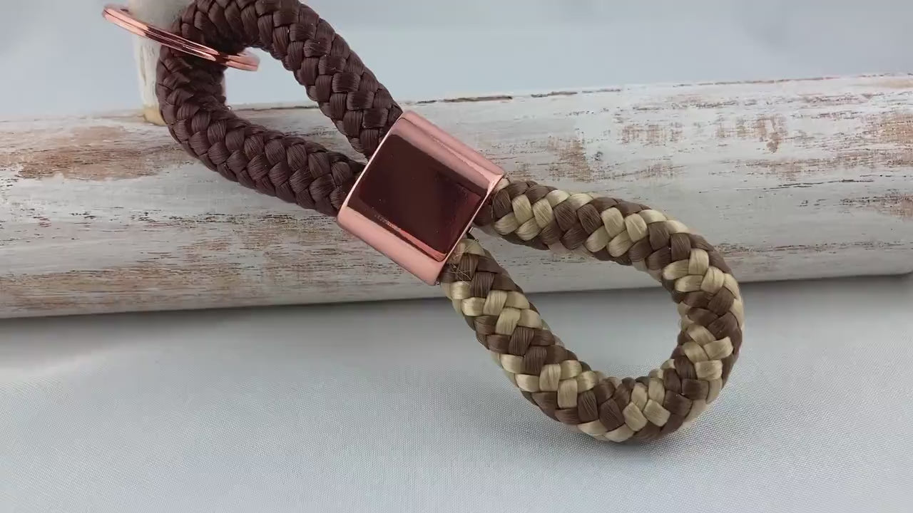 Schlüsselanhänger aus Segelseil mit Zwischenstück roségoldfarben, braun/ braun-beige