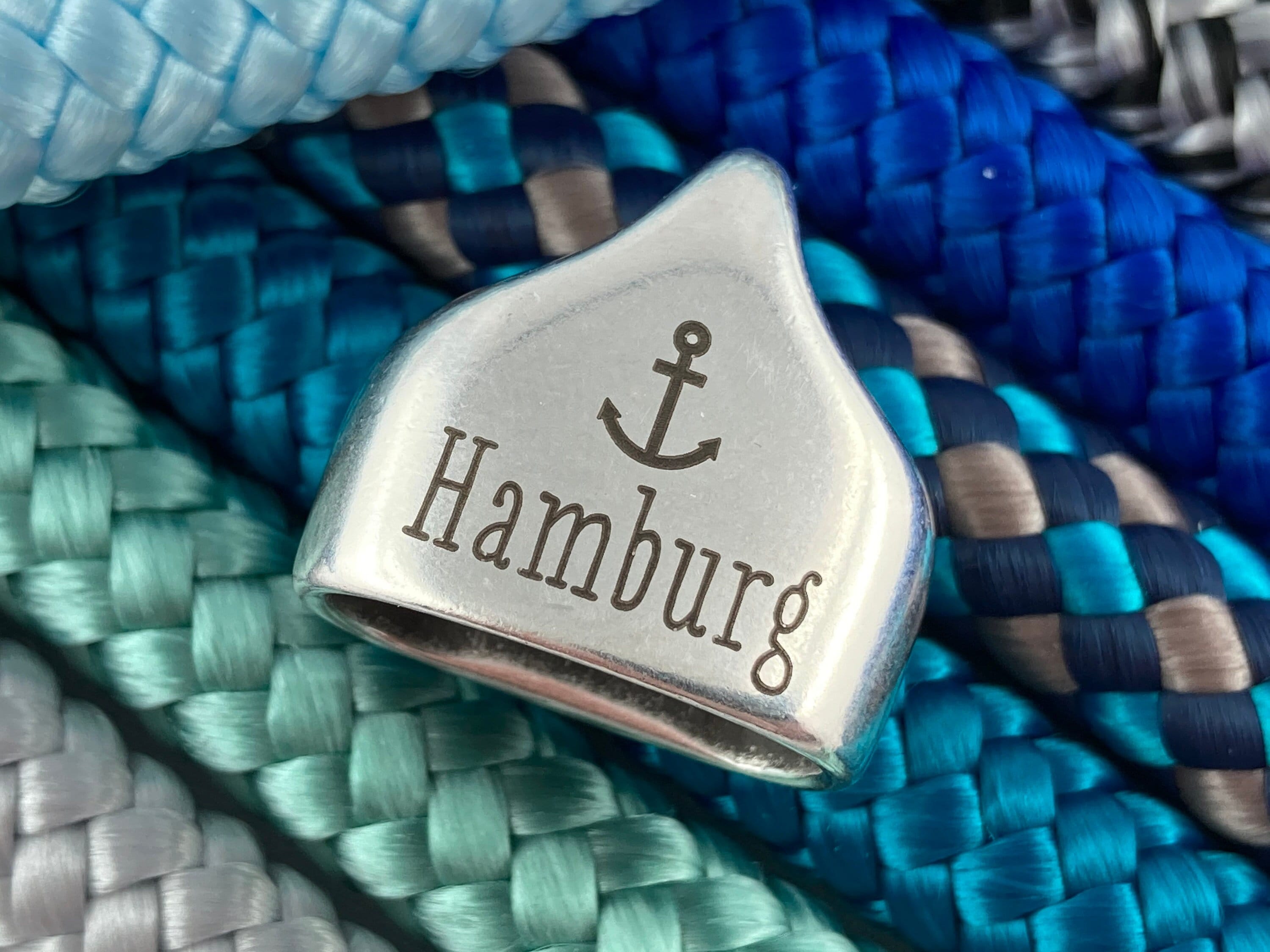 Schlüsselanhänger aus Segelseil mit versilberter Endkappe mit Gravur "Hamburg" in Wunschfarbe ganz individuell