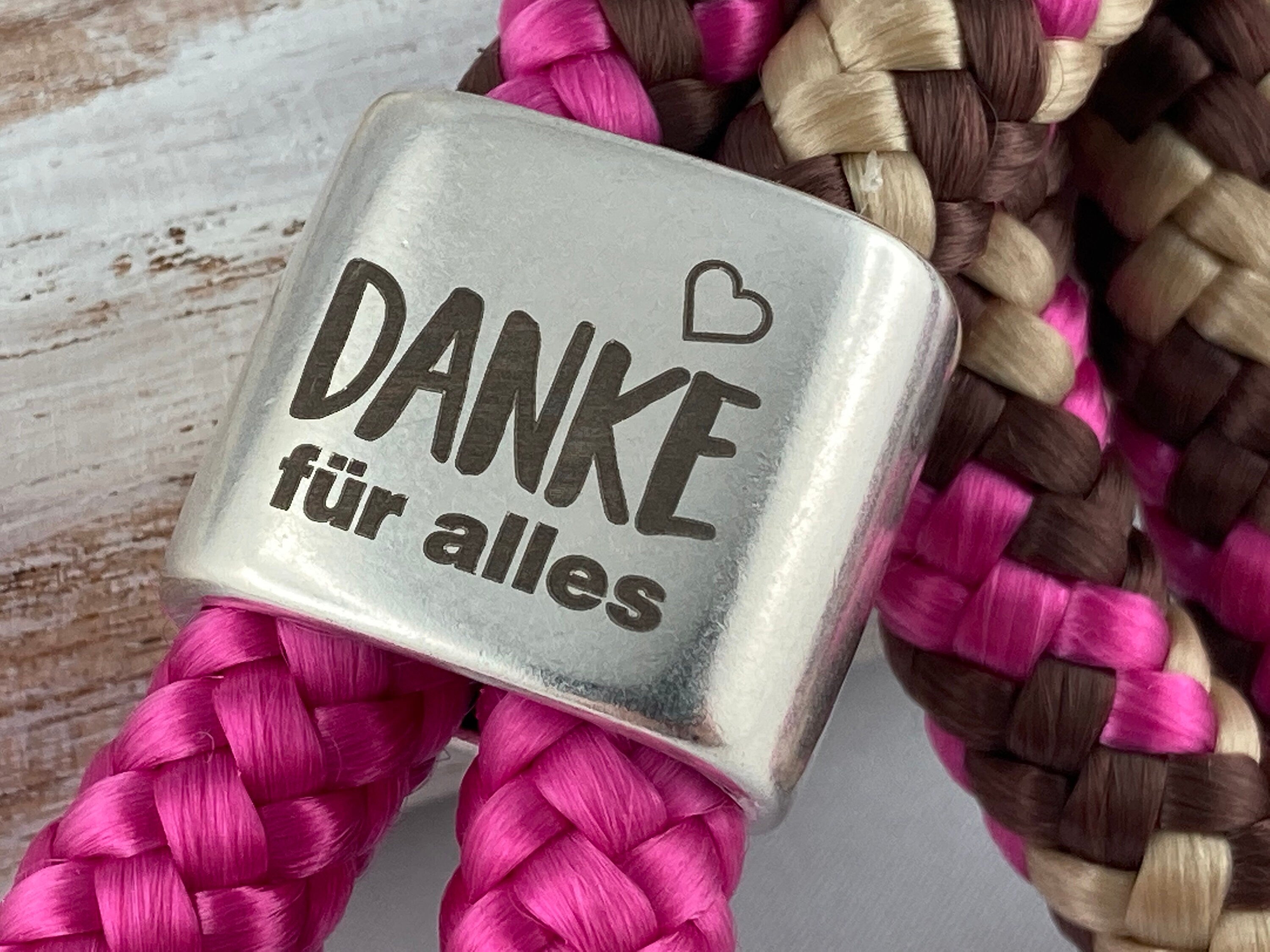 Schlüsselband aus Segelseil mit versilbertem Zwischenstück mit Gravur "Danke für alles", fuchsia/ braun-pink-mix