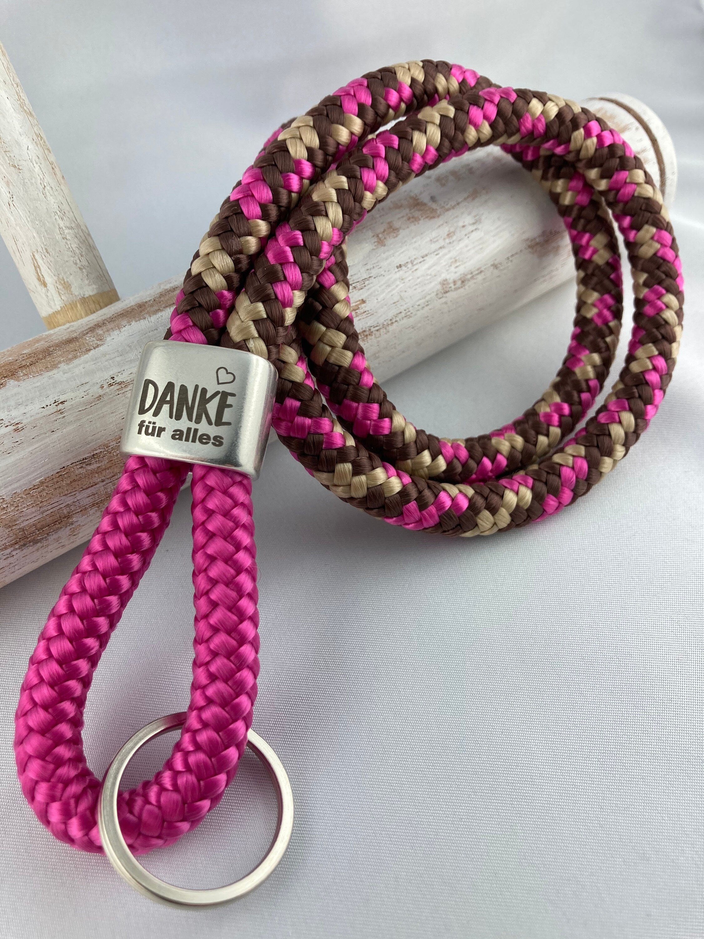 Schlüsselband aus Segelseil mit versilbertem Zwischenstück mit Gravur "Danke für alles", fuchsia/ braun-pink-mix