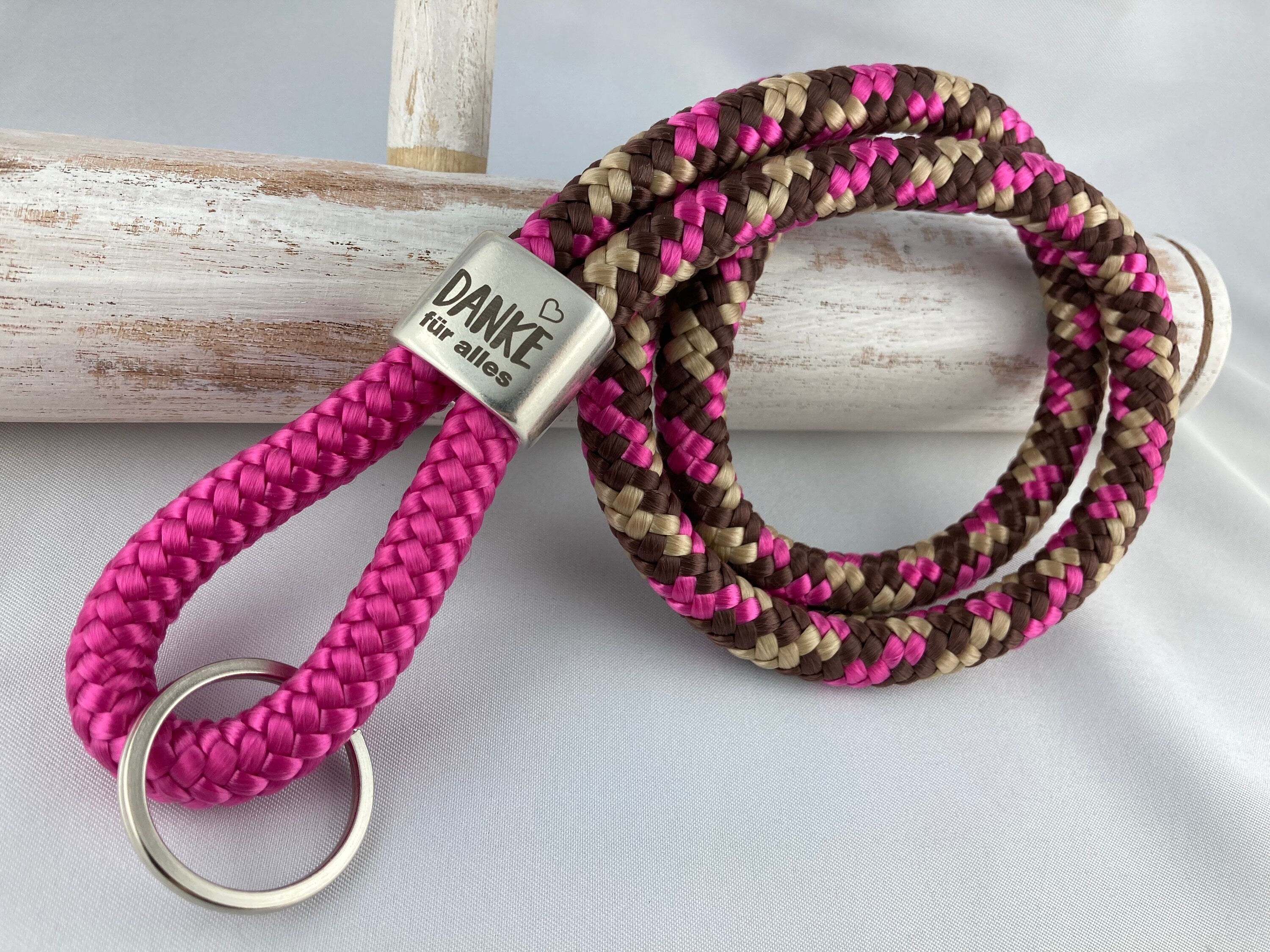 Schlüsselband aus Segelseil mit versilbertem Zwischenstück mit Gravur "Danke für alles", fuchsia/ braun-pink-mix