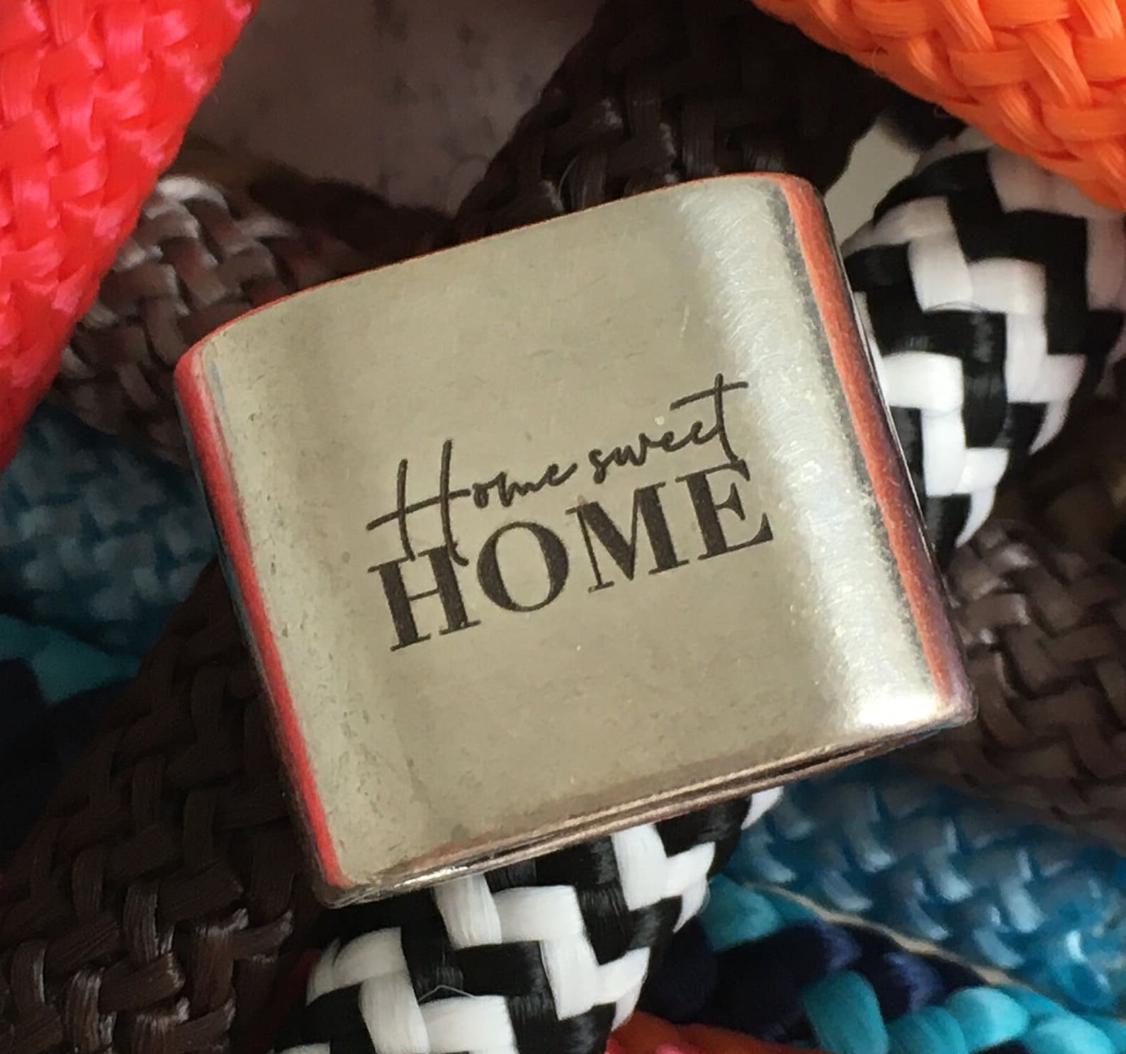 Schlüsselanhänger aus Segelseil mit versilbertem Zwischenstück "Home sweet home" in Wunschfarbe ganz individuell