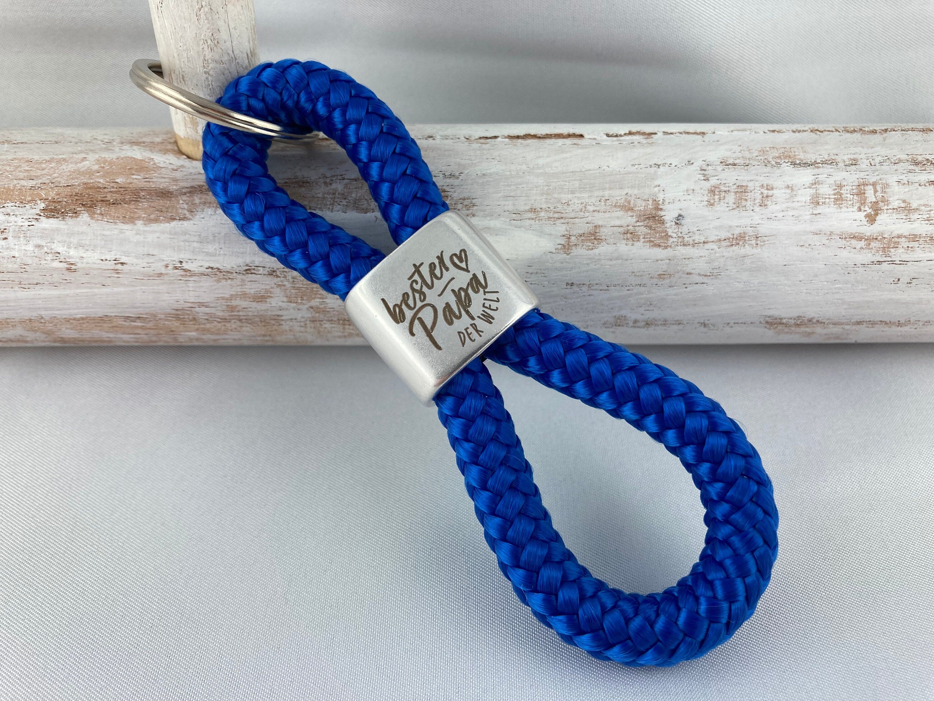 Schlüsselanhänger aus Segelseil mit versilbertem Zwischenstück mit Gravur "Bester Papa der Welt", blau